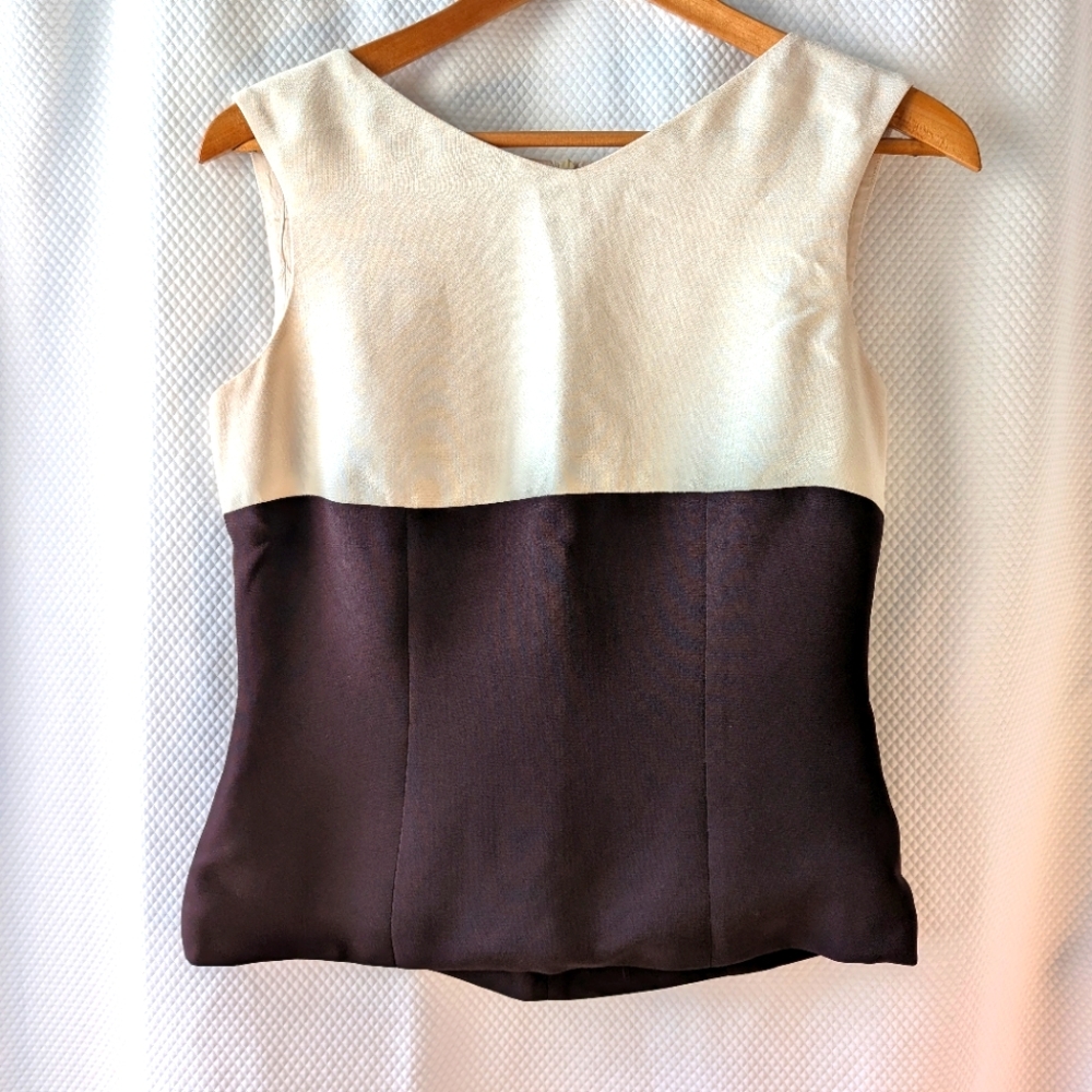 Minimalist two tone sleeveless blouse